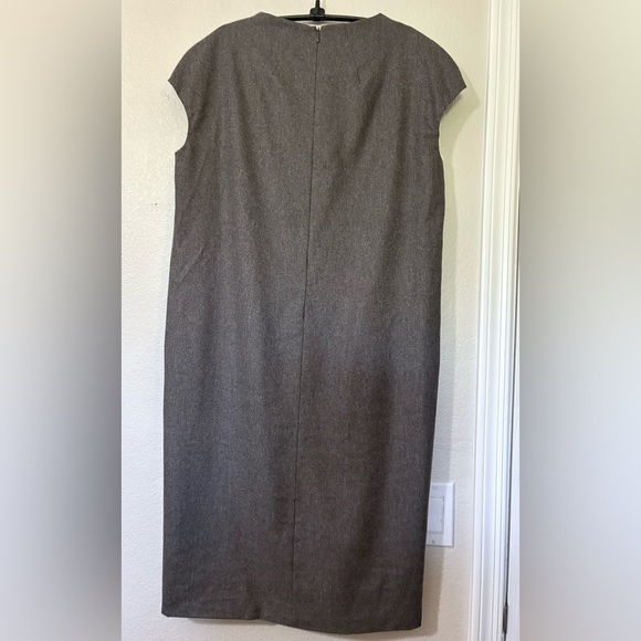 Agnona Gray Sheath Dress. Cap Sleeves, Side Pockets, Back Zip. Timeless Elegance - Picture 4 of 15